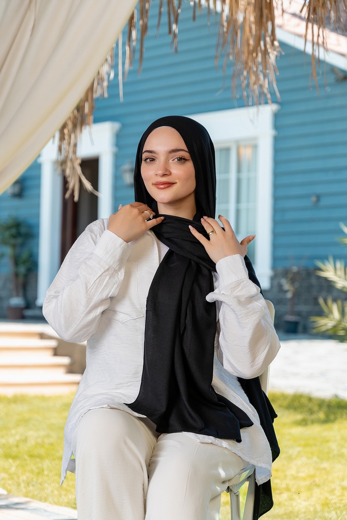 Elegant White Cotton Scarf