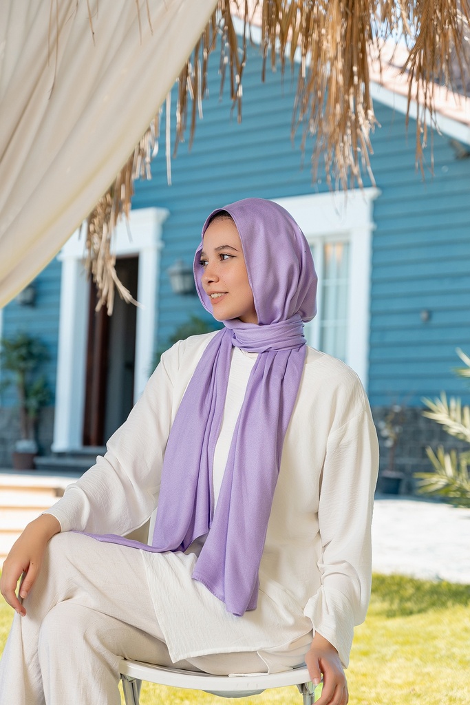 Elegant White Cotton Scarf
