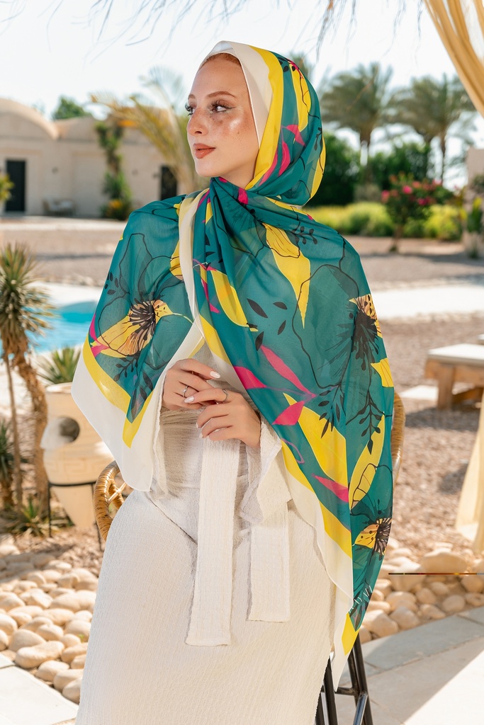 Chiffon scarf printed with beautiful colors